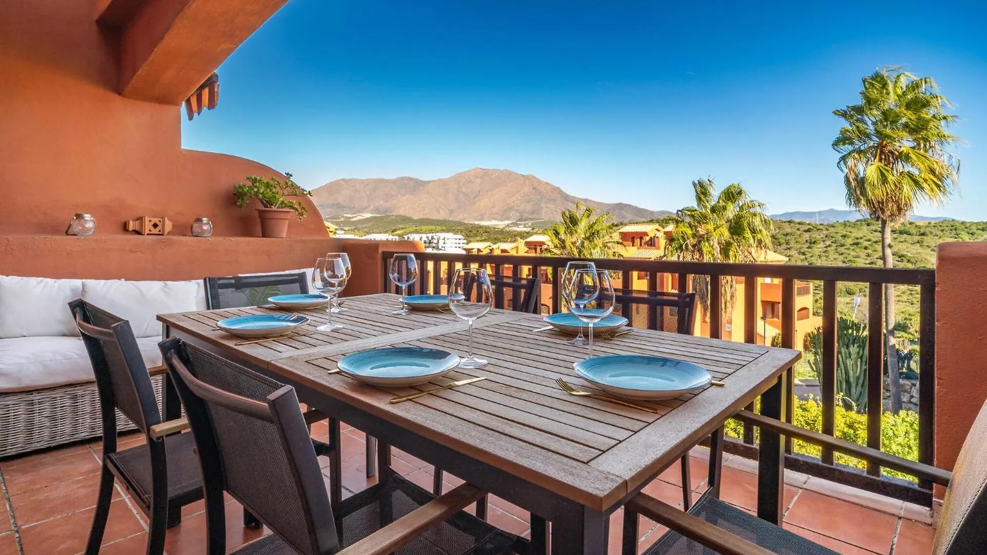 Beautiful Home In Estepona With Wifi